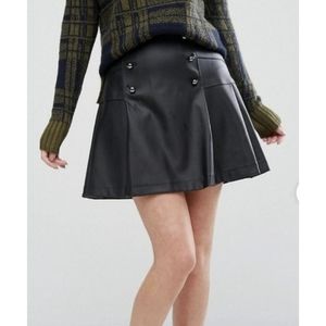 NWOT Oasis Women's Black Skirt faux leather skirt size 6